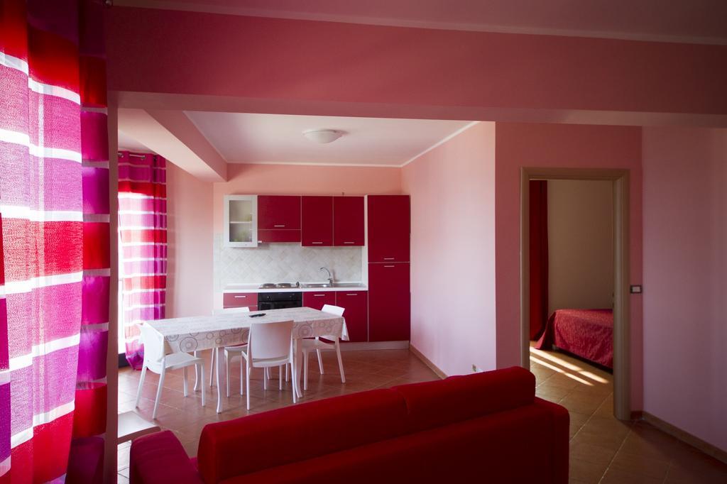 Tus'Hotel Apartments 투사 외부 사진